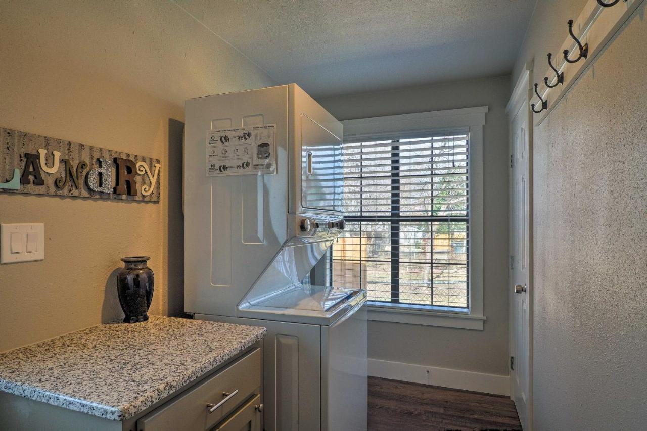 Cozy Home Blocks To Georgetown Square And Su! 외부 사진