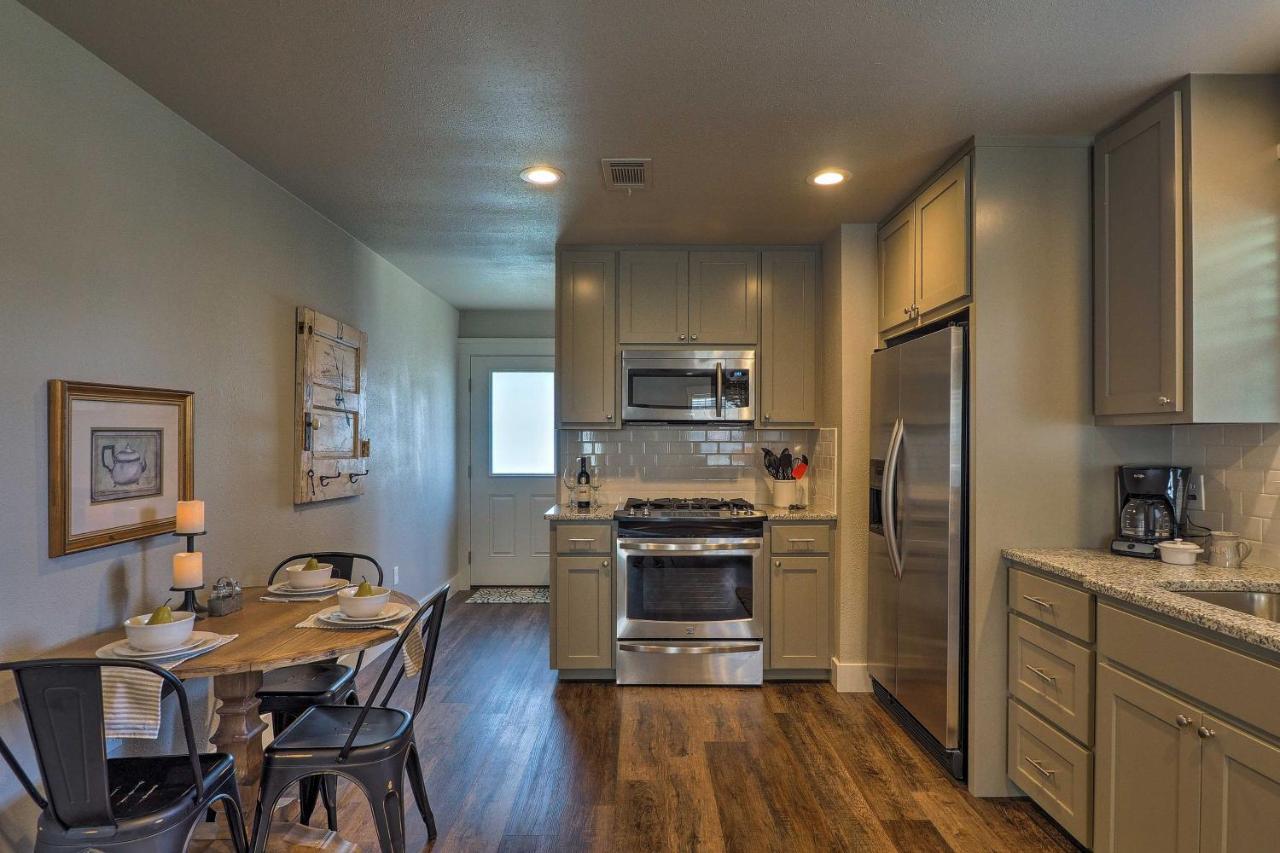 Cozy Home Blocks To Georgetown Square And Su! 외부 사진
