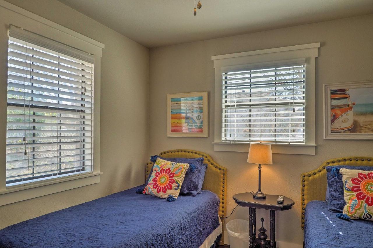 Cozy Home Blocks To Georgetown Square And Su! 외부 사진