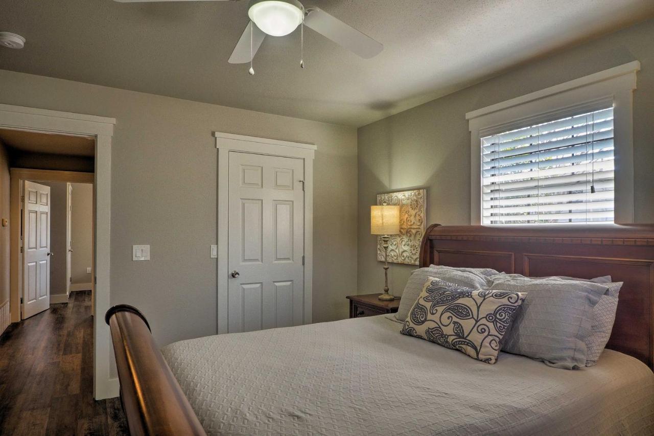 Cozy Home Blocks To Georgetown Square And Su! 외부 사진